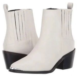 NWT Dolce Vita Womens Ozias White Boots Booties Shoes SIZE 6.5M